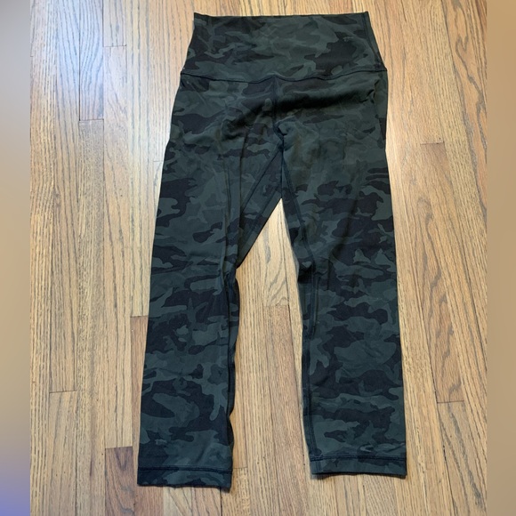 Lululemon align crop 21” size 6 camo leggings - Picture 3 of 4